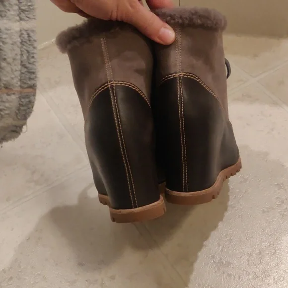 UGG Alasdair Wedge brown/tan Boots sz 9 - Picture 5 of 10